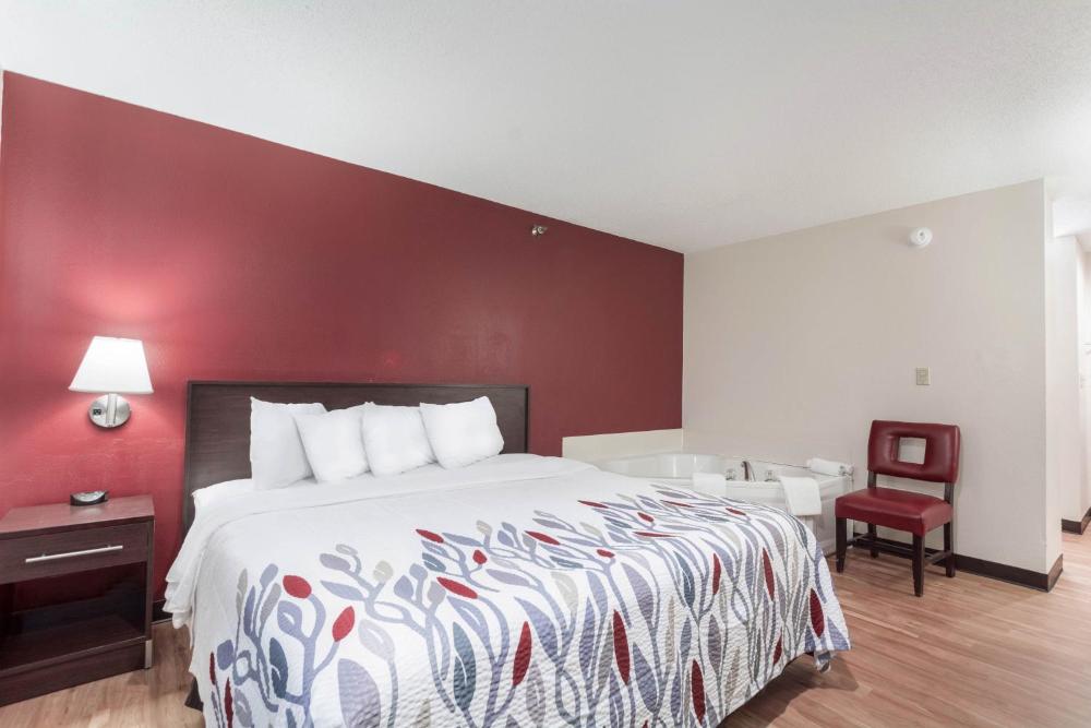 Suite King with Spa Bath Non-Smoking interior